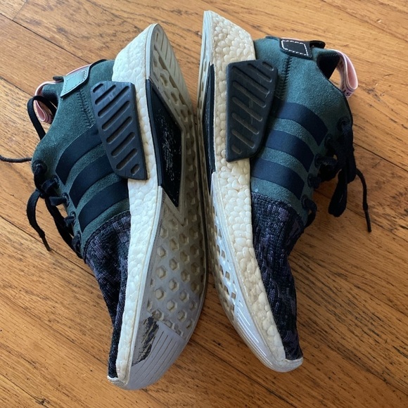 Adidas NMD R2 Women's Size 7 Running Shoes Core Black Wonder Pink Boost Sneakers - Picture 4 of 14